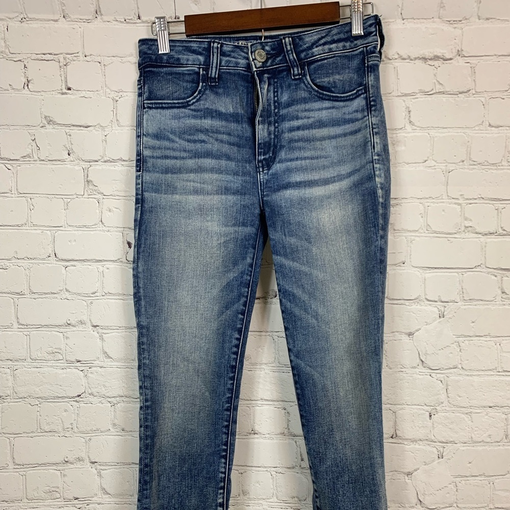 AEO Hi-Rise Jegging Distressed Crop size 6